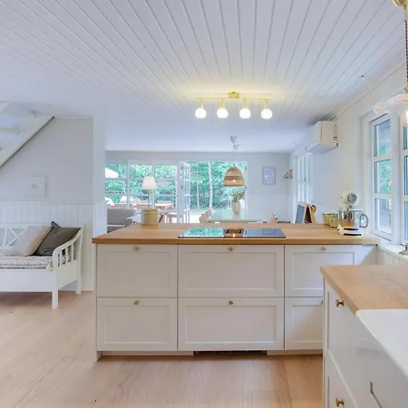 4 Bedroom Awesome In Σπίτι διακοπών Pandrup