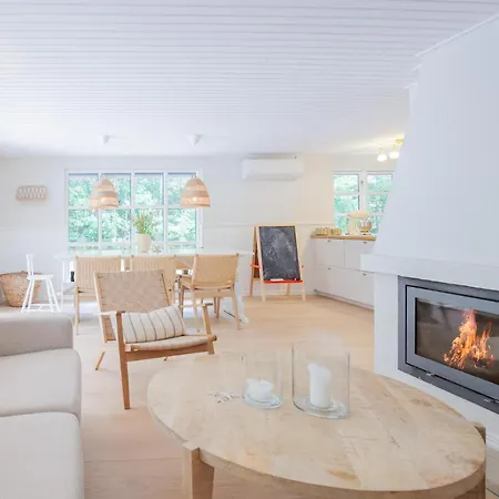 4 Bedroom Awesome In *