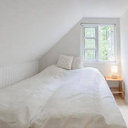 Σπίτι διακοπών 4 Bedroom Awesome In
