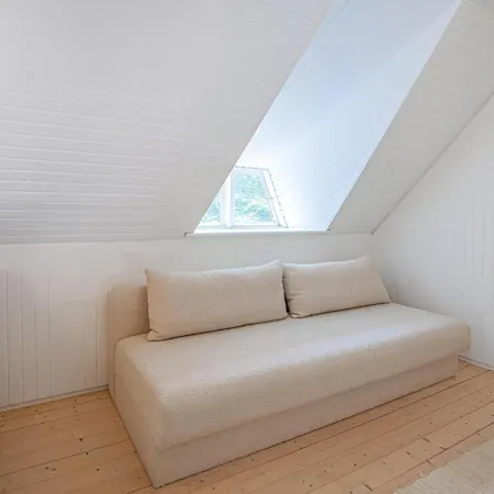 4 Bedroom Awesome In Prázdninový dům Pandrup