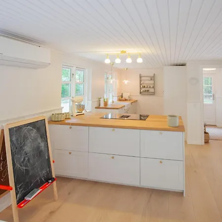 4 Bedroom Awesome In Pandrup