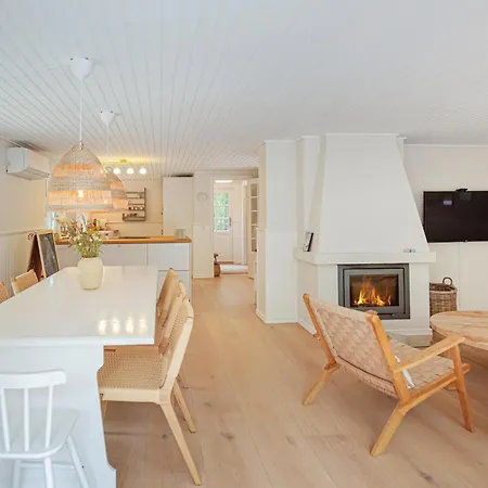 4 Bedroom Awesome In Σπίτι διακοπών