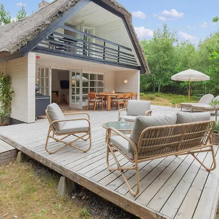 4 Bedroom Awesome In Prázdninový dům *