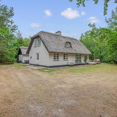 4 Bedroom Awesome In