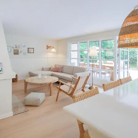 4 Bedroom Awesome In *