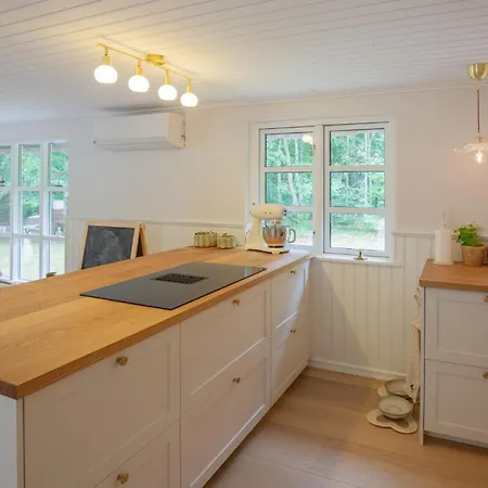 Σπίτι διακοπών 4 Bedroom Awesome In
